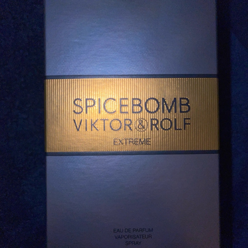 Viktor & Rolf Spicebomb Extreme Eau de Parfum Spray 90ml 3.04 fl. oz. - Picture 2 of 7